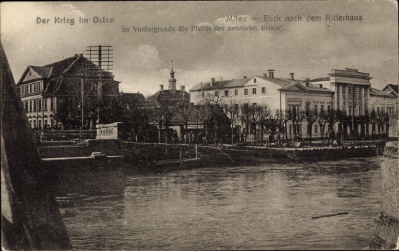 Jelgava Mitau Lettland, Ritterhaus, Pfeiler der zerst&ouml;rten Br&uuml;cke im Vordergrund