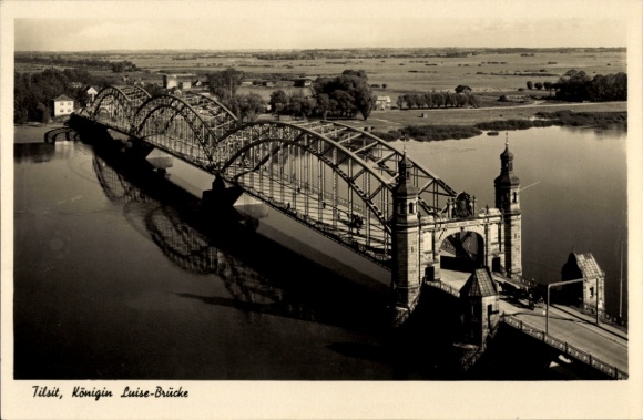 Sowjetsk Tilsit Ostpreu&szlig;en, K&ouml;nigin Luise-Br&uuml;cke, Flusslandschaft, Schwarz-Wei&szlig;-Foto