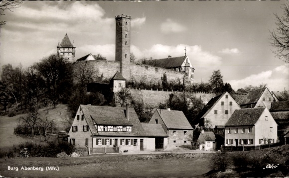 Abenberg in Mittelfranken, Historische Burg, H&auml;user im Vordergrund, Schwarz-Wei&szlig;-Foto