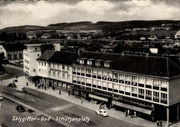 Salzgitter in Niedersachsen, Sch&uuml;tzenplatz, Dresdner Bank, Vogelschau